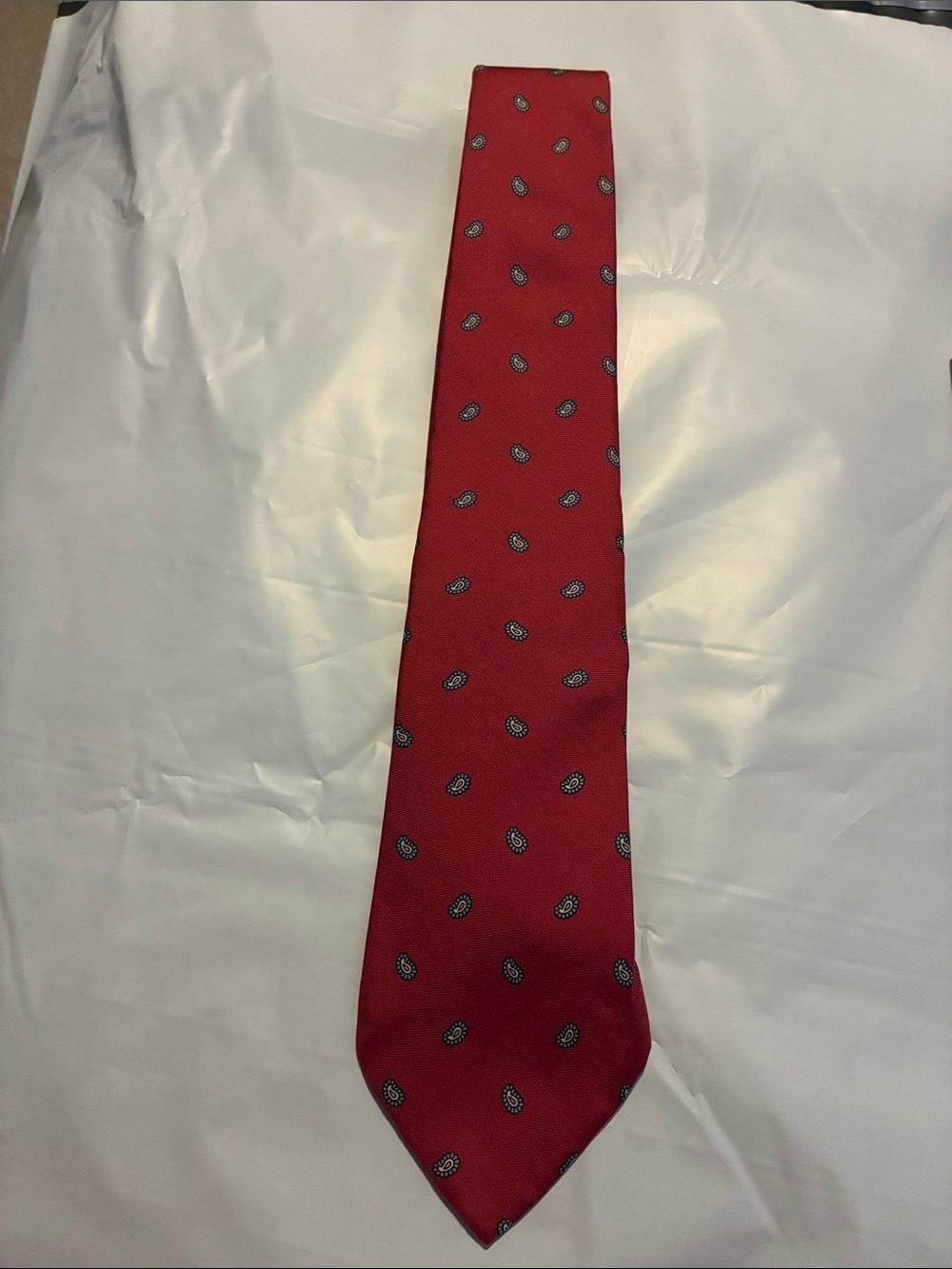 CROMWELL Red Paisley Pattern Men's Tie with Small Motifs
